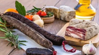 Figatelli recette au four, saucisses de foie de porc au four avec légumes rôtis