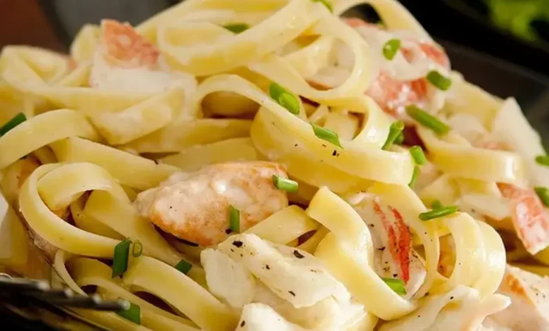 Salade Marco Polo avec fromage de chèvre, mangue et noix