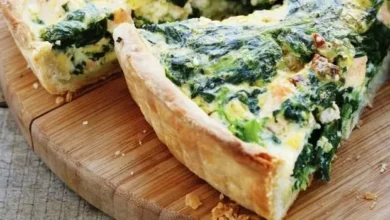 Tarte chèvre épinard fraîchement préparée, prête à être dégustée