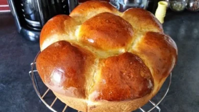 Recette brioche moelleuse et dorée, prête à être dégustée.