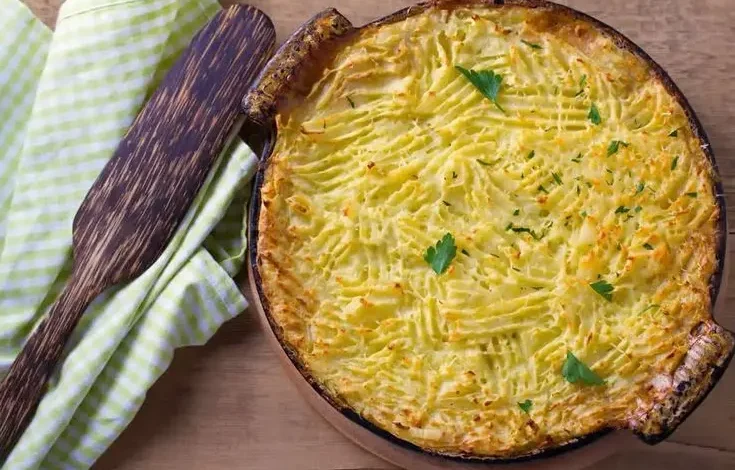 Recette hachis parmentier traditionnel avec purée de pommes de terre et viande hachée gratinée
