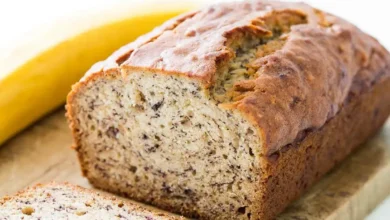 Banana bread recette : un gâteau moelleux aux bananes, prêt à être dégusté.
